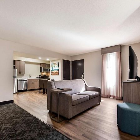 Best Western Fishkill Inn & Suites Exteriör bild