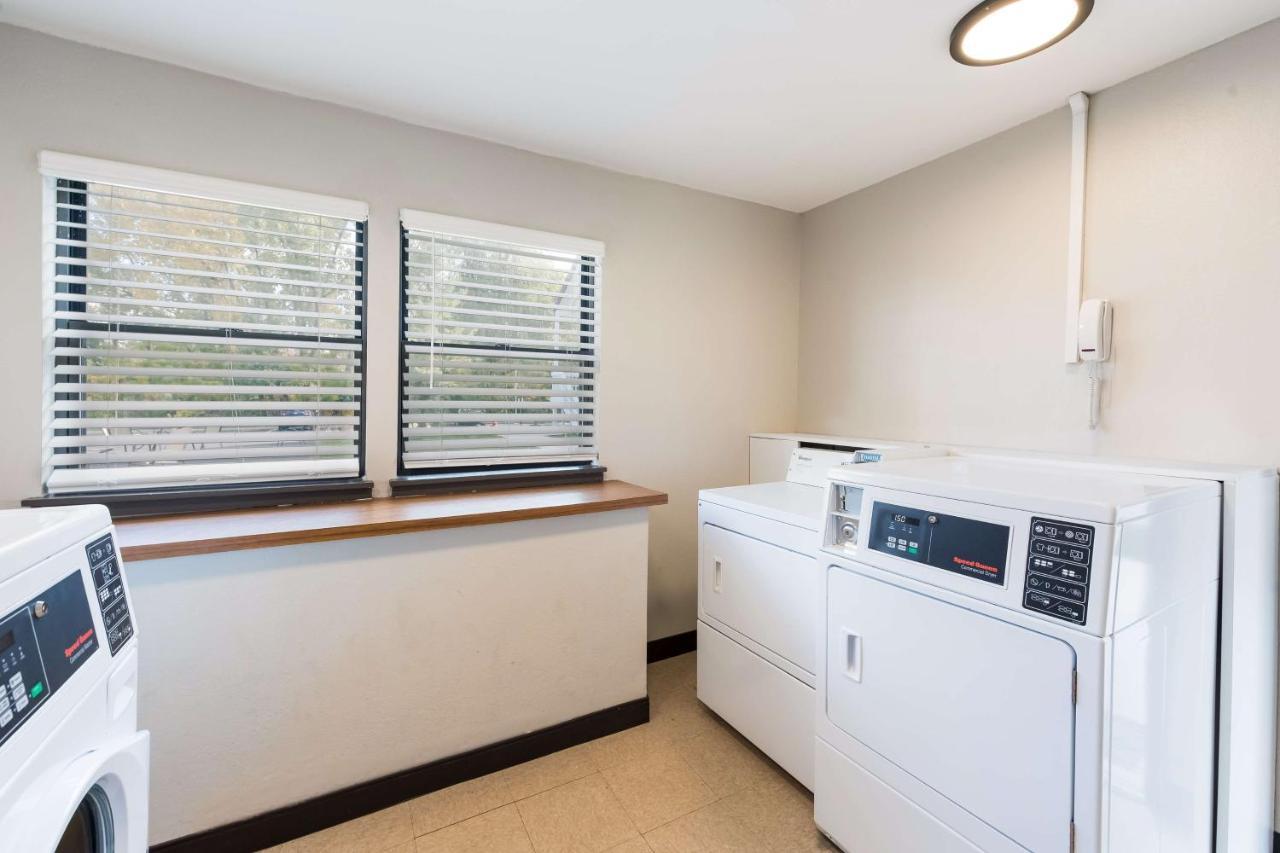 Best Western Fishkill Inn & Suites Exteriör bild