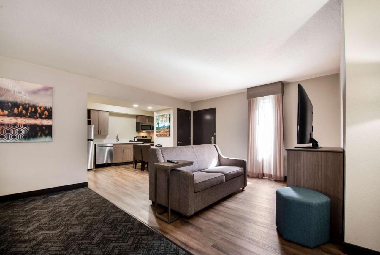 Best Western Fishkill Inn & Suites Exteriör bild
