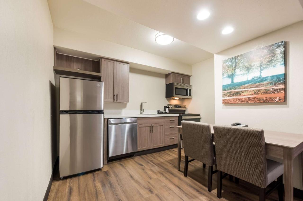 Best Western Fishkill Inn & Suites Exteriör bild