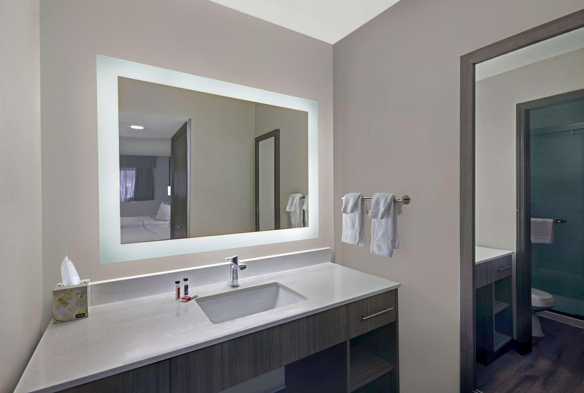Best Western Fishkill Inn & Suites Exteriör bild